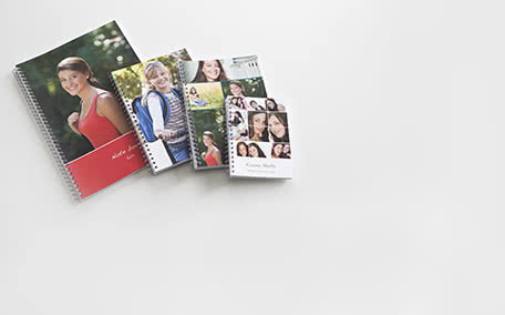 Terug naar school Terug naar school Ontdek alle back to school spullen! Personaliseer terug naar school schoolmateriaal zoals een pennenzak, schoolagenda of brooddoos met eigen foto's.