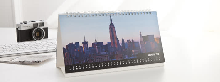 Personalised Desk Calendars - make your own with photos | smartphoto UK